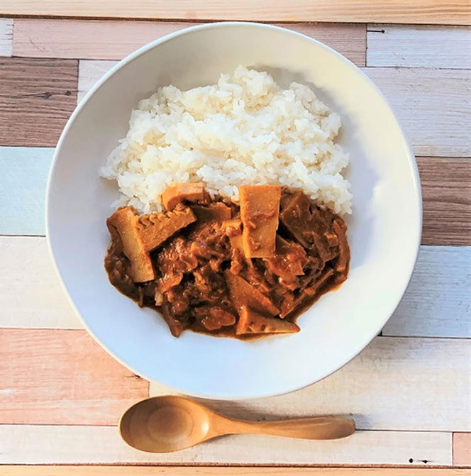 名張で採れた たけのこ＆トマト入り「なばりカレー」～コクうまタイ風カレー～（3箱セット）